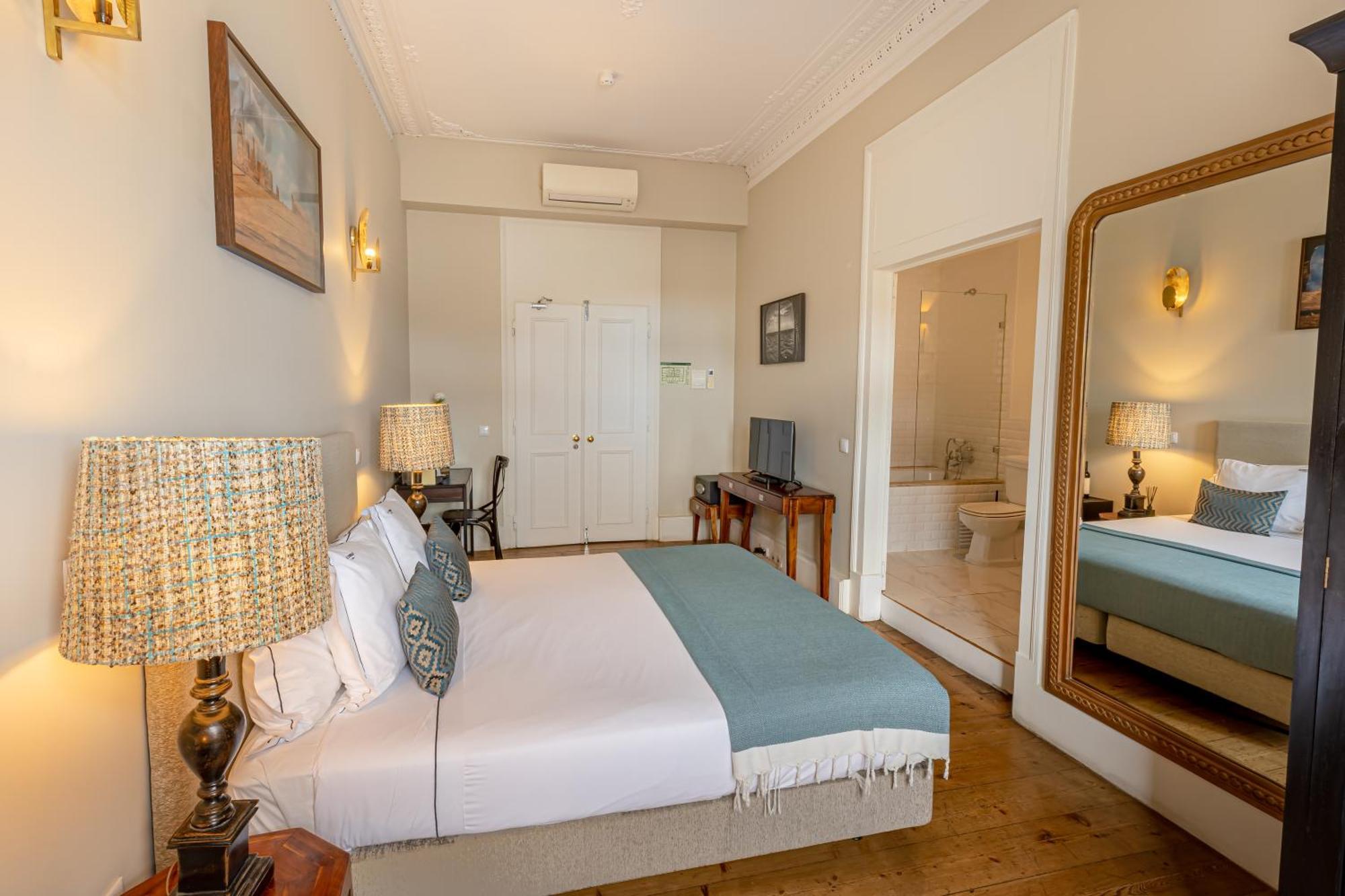 Deluxe Room Square View